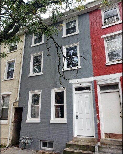 Front view - 38 E Chestnut St