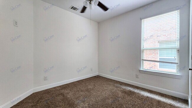 Building Photo - 3808 Hazelhurst Dr
