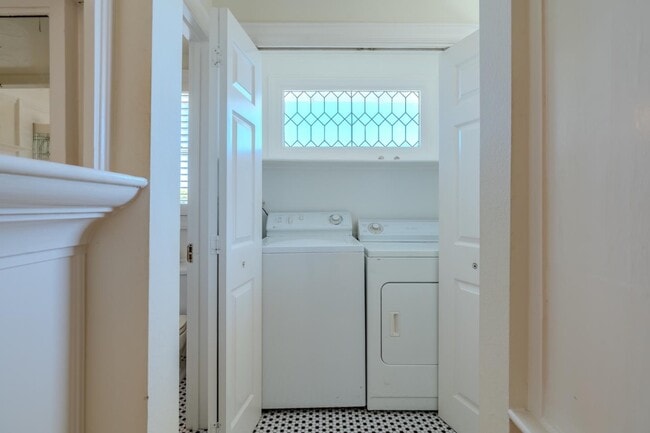 Building Photo - 364 Cypress Ave