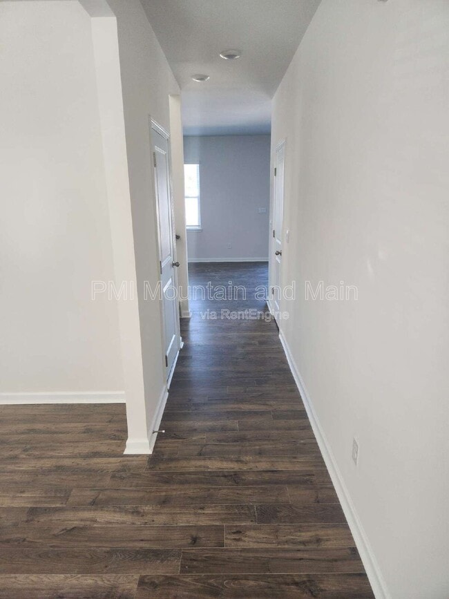 Building Photo - 568 Country Oak Dr