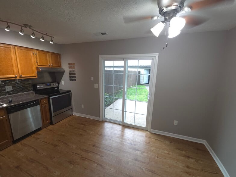 Kitchent/patio/dining area - 366 E Mithoff St
