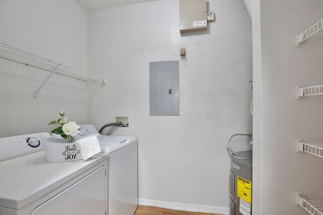 Building Photo - Crescent Place 26-100