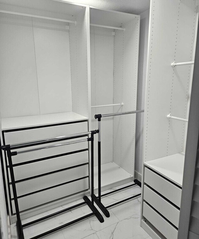 Building Photo - 1943 Kirk Rd