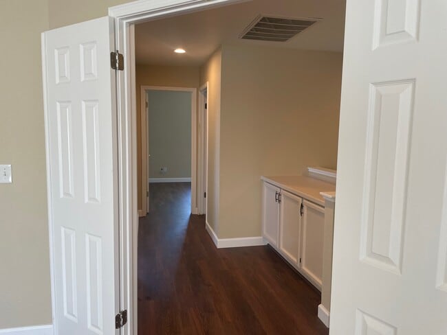 Building Photo - 4009 Shaker Run Cir