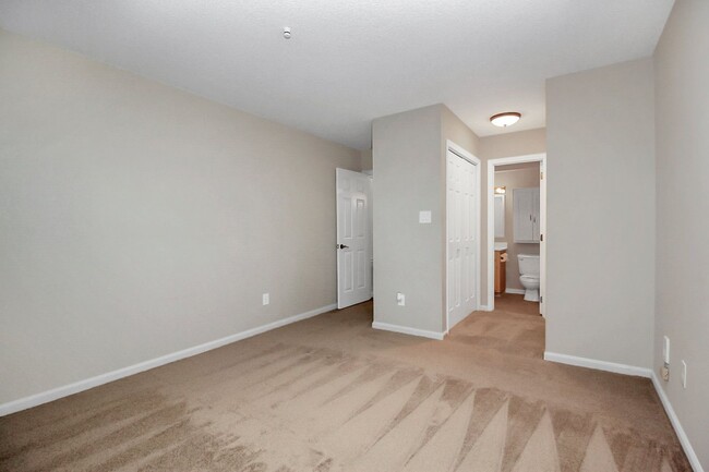 Building Photo - Spacious Condo in East Charlotte; Minutes ...