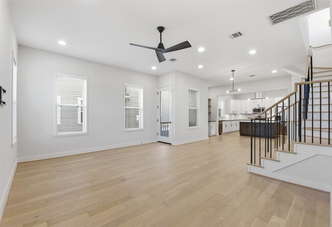 Building Photo - 2204 Lou Ellen Ln