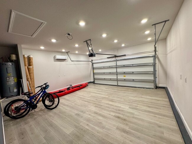 Building Photo - 145 Sandyshore Ct