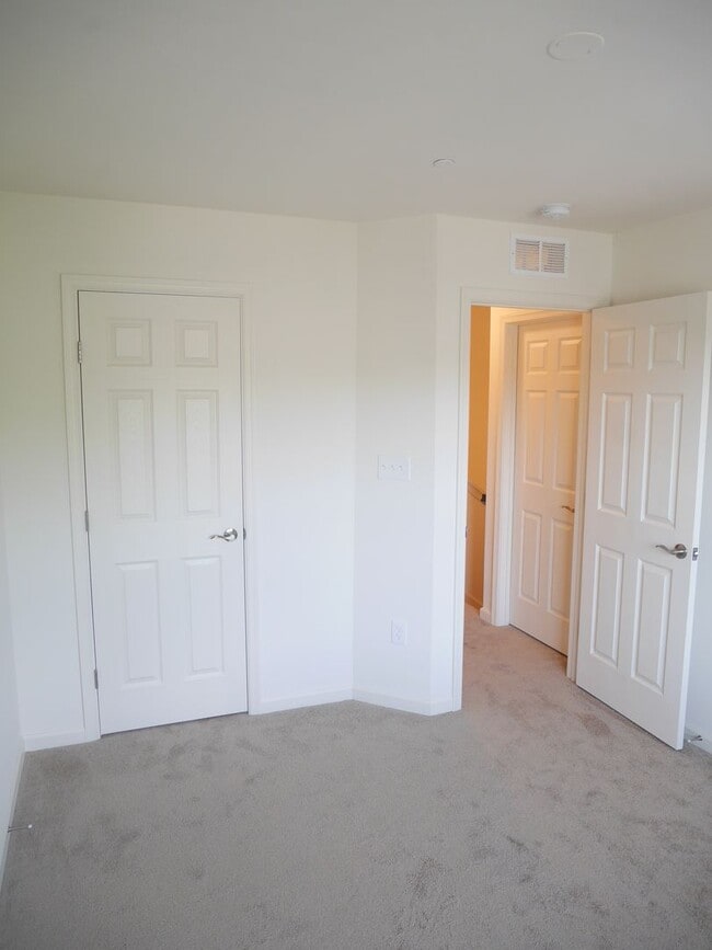 Building Photo - Stunning 3 Bedroom Townhouse Easton, MD