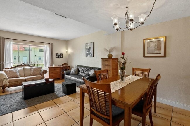 Building Photo - 6703 N Kendall Dr