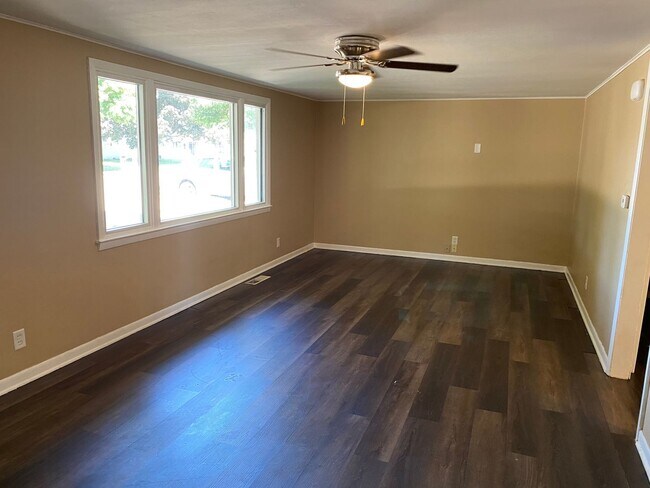 Building Photo - Cozy Silvis Home With Huge Fenced Yard and Attached Garage!