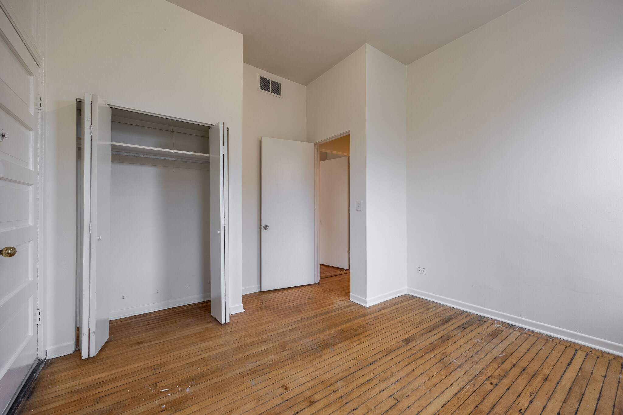 Building Photo - 2059 N Clifton Ave