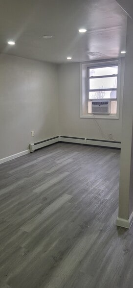 Building Photo - 1843 E 51st St