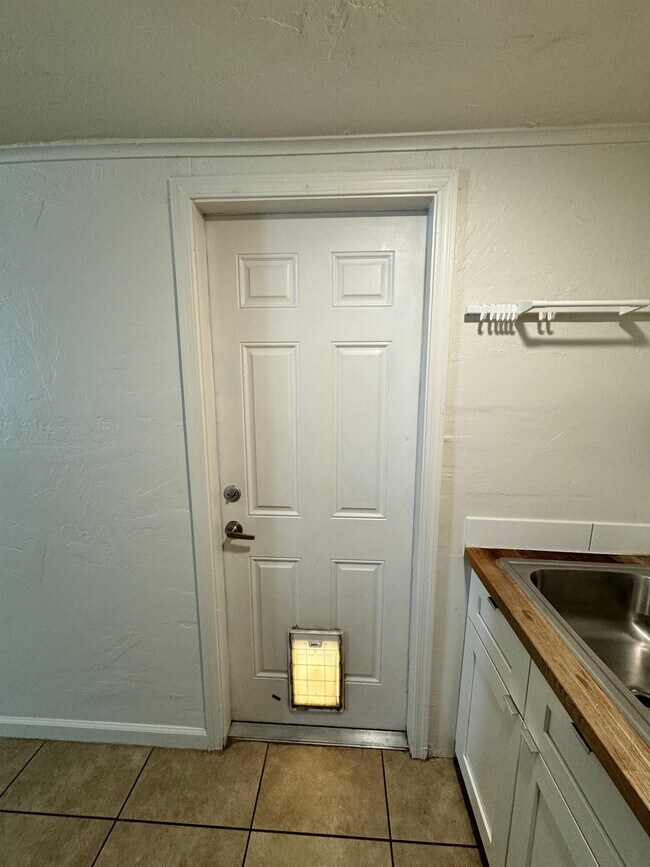 Building Photo - 2014 N 16th Ave