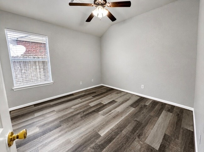 Building Photo - 810 Hollyhock Dr