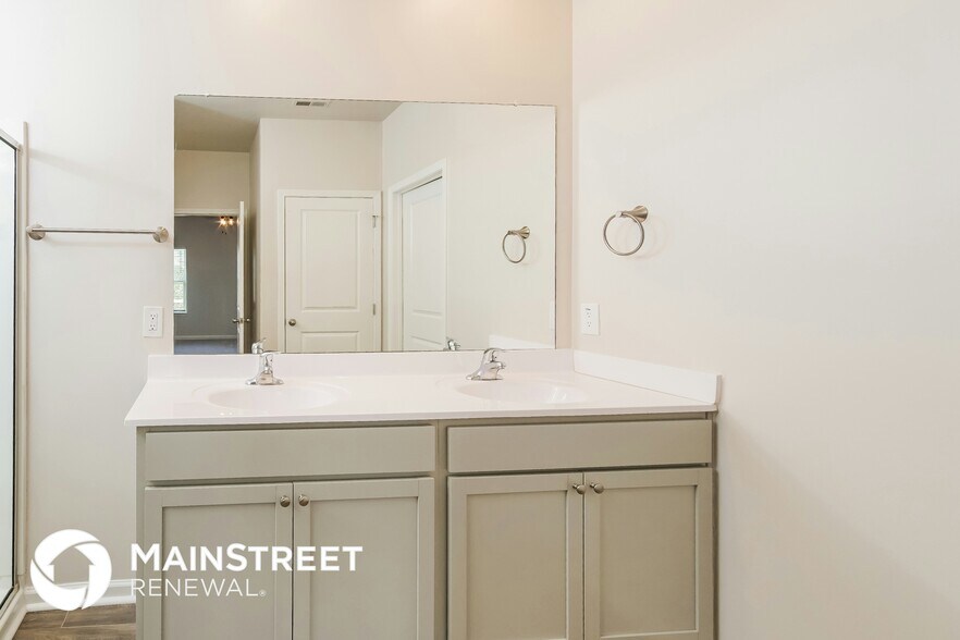 Building Photo - 8129 Dennis Fox Ln