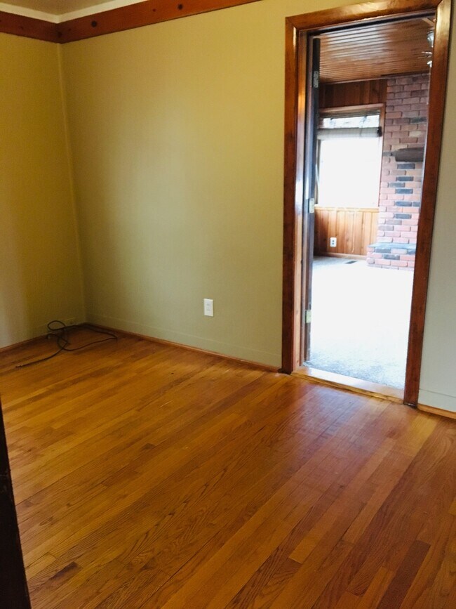 Building Photo - 3 Bedroom Bungalow in Eastpointe, MI - Sec. 8 OK