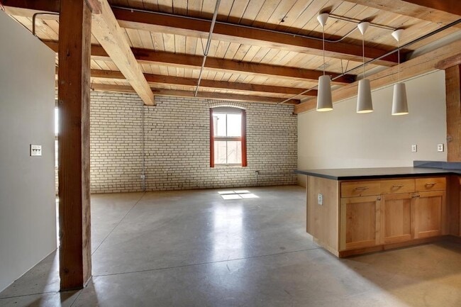 Building Photo - 127 5th St NE