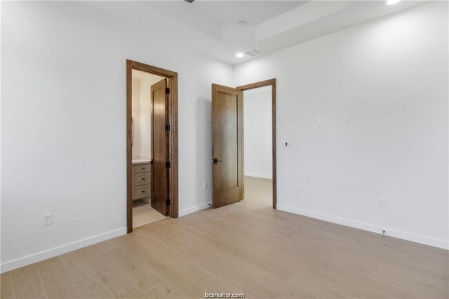 Building Photo - 4558 Hicks Ln
