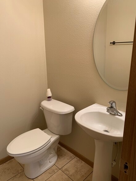 lower level bathroom - 435 Cedar Pl