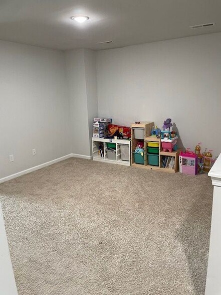 Building Photo - 111 Brody Way