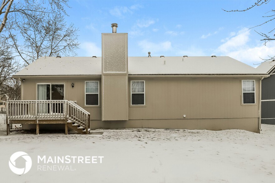 Building Photo - 13704 Bennington Ave