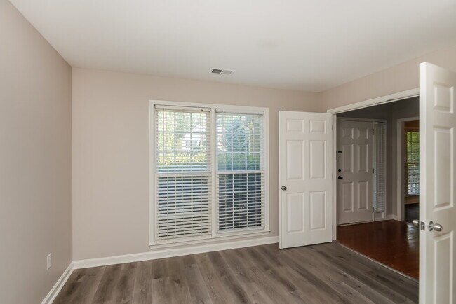 Building Photo - 38 Wesley Dr