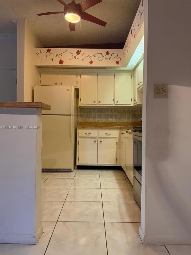 Building Photo - 15500 Lakes of Delray Blvd