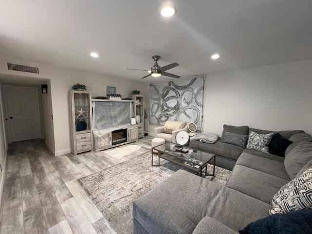 Building Photo - 525 Burgundy P