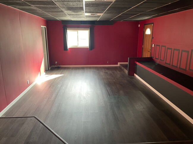 Building Photo - 1/2 Off First Full Months Rent w/ 12m Leas...