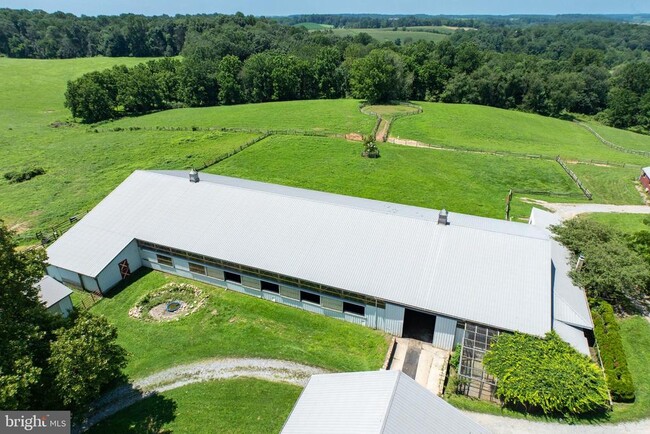 Building Photo - 1540 W Doe Run Rd