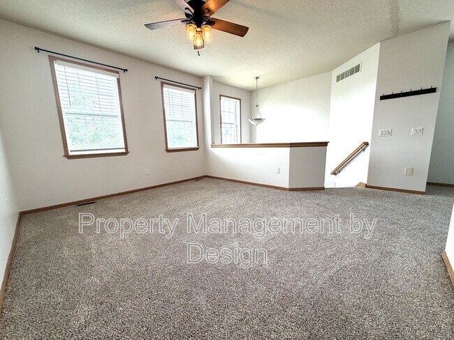 Building Photo - 1005 NE Kamies Ln