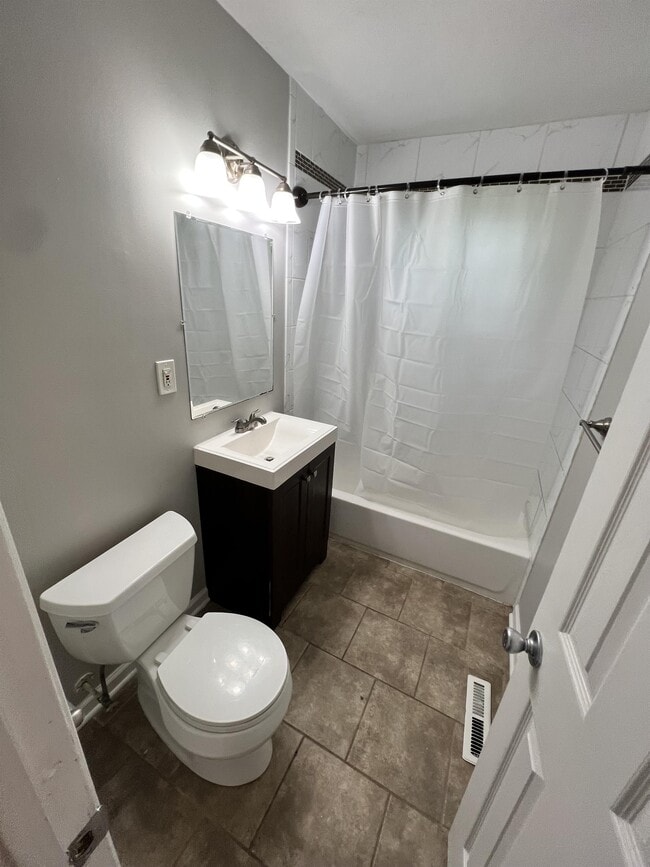 Building Photo - 5358 N Palmer Ave