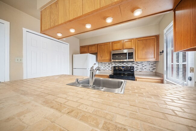 Building Photo - 6427 Wurzbach Rd