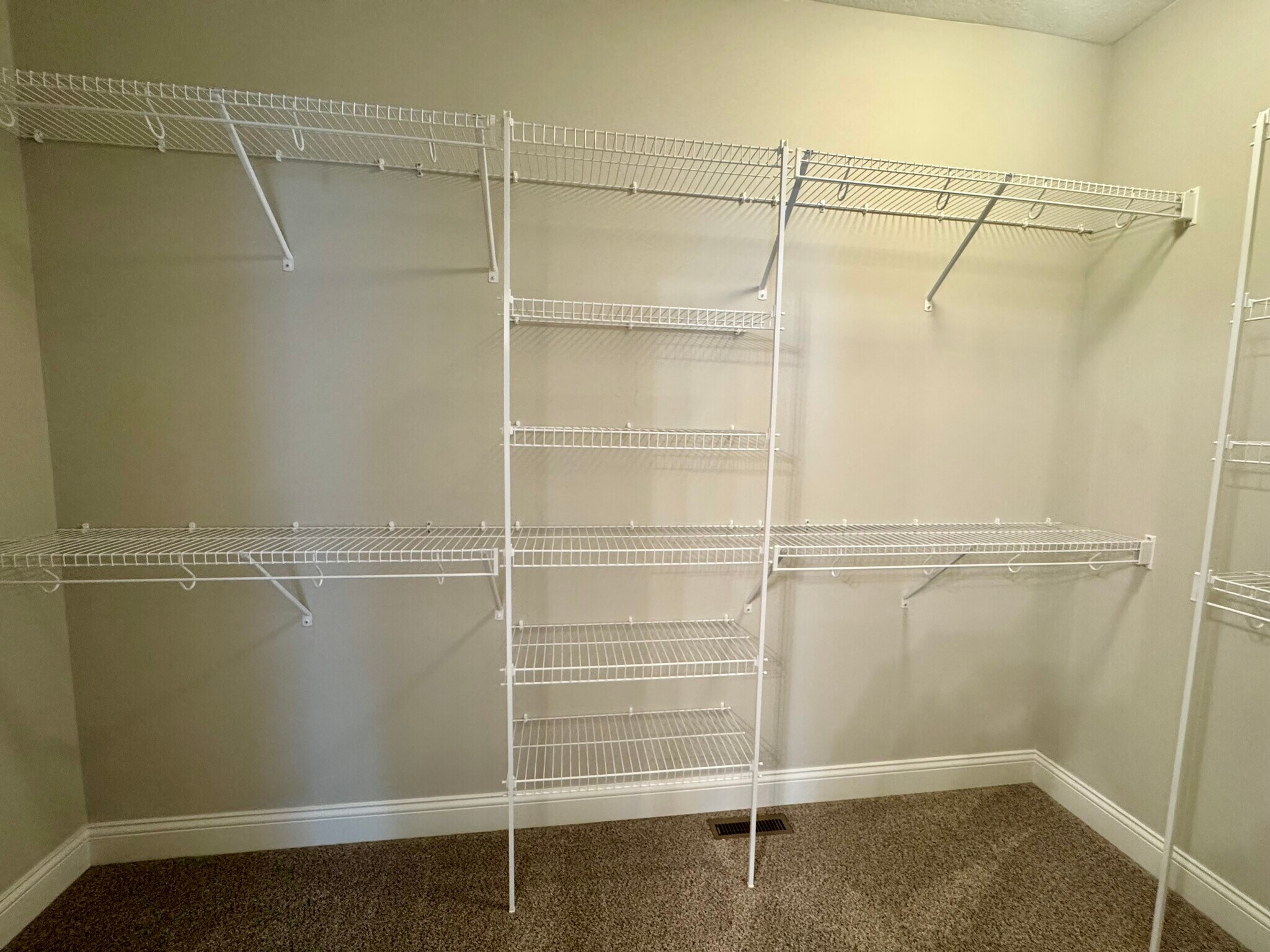 Building Photo - 5058 Pandit Dr