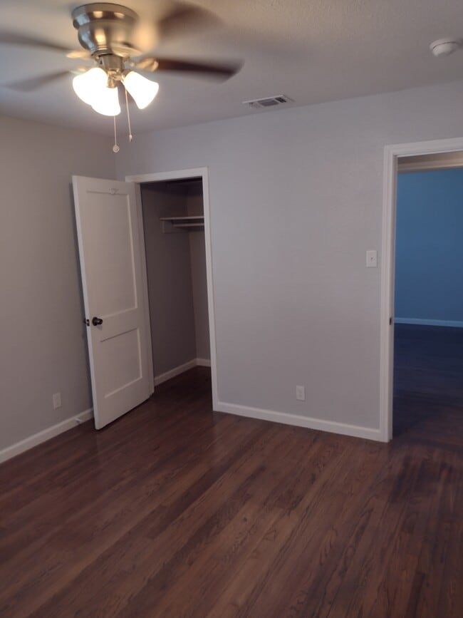 Building Photo - 219 Notre Dame Dr