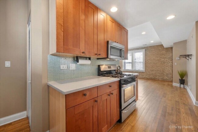 Building Photo - 6146 N Ravenswood Ave