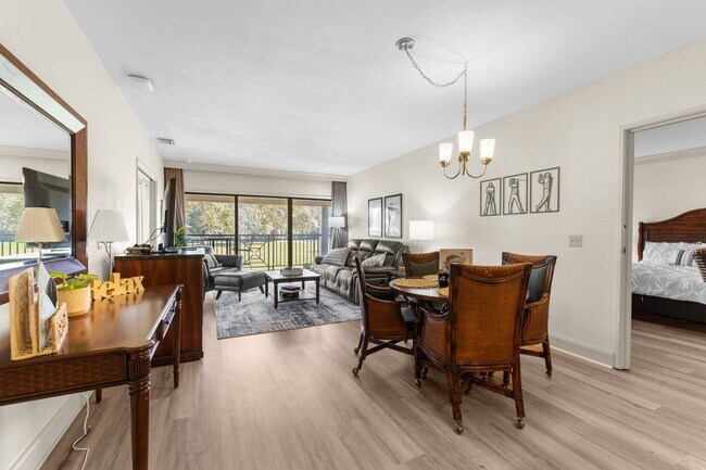 Building Photo - Furnished Resort 2/2 Condo, on Golf Course, Lake Views