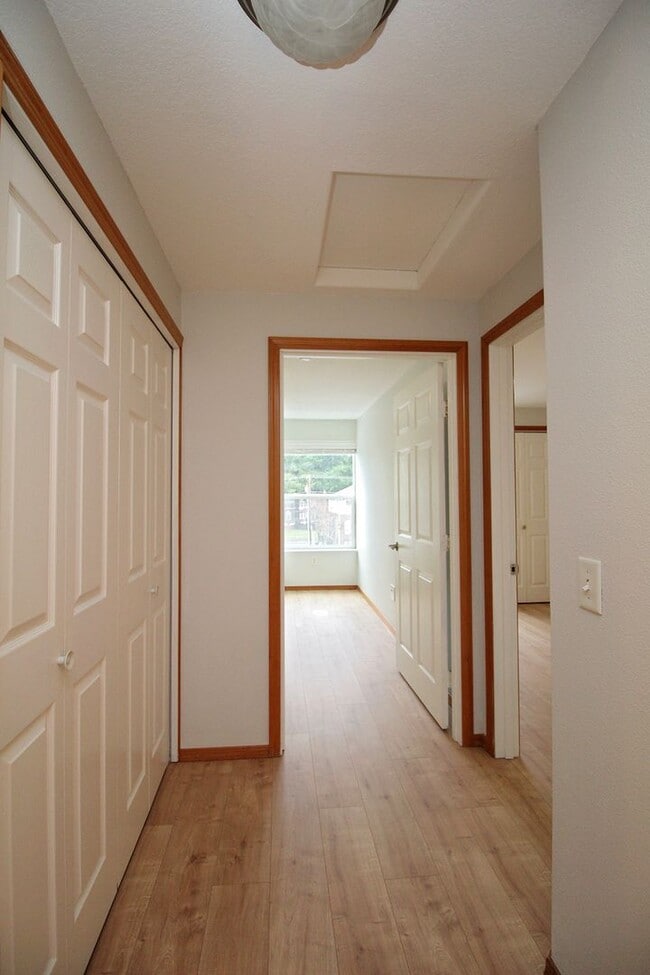 Building Photo - 683 NE 162nd Ave