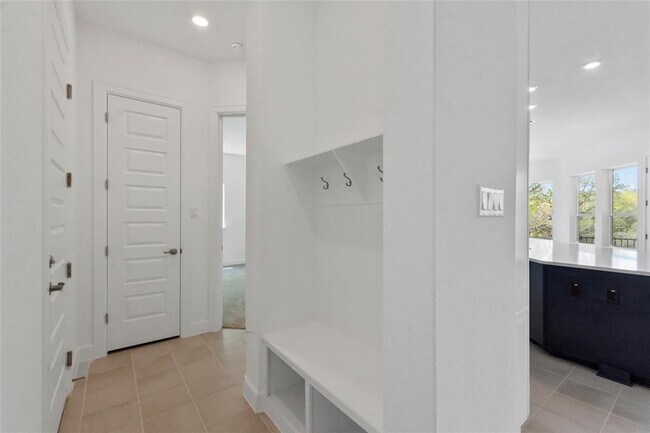 Building Photo - 405 Ocate Mesa Trail