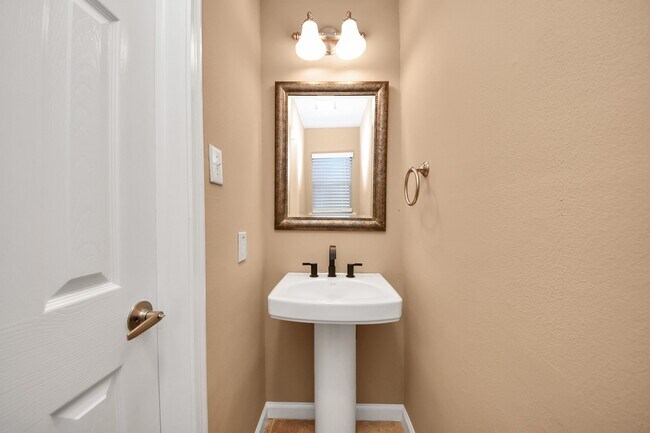 Building Photo - 15126 Trailside Dr