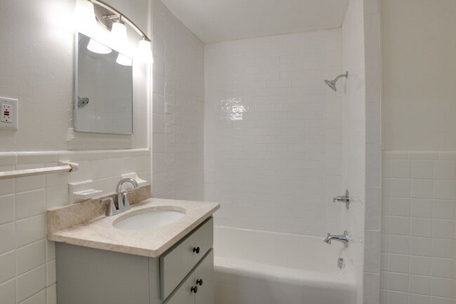 Building Photo - 2705 Wilson Dr NW