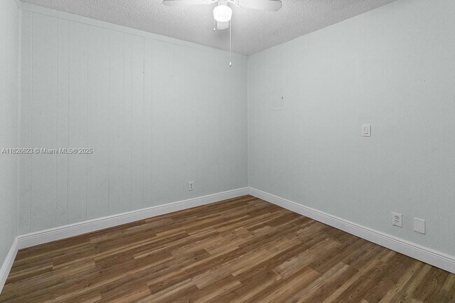 Building Photo - 7910 Taft St