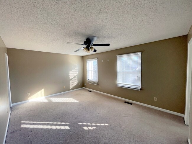 Building Photo - 6930 Steeplechase Dr NW
