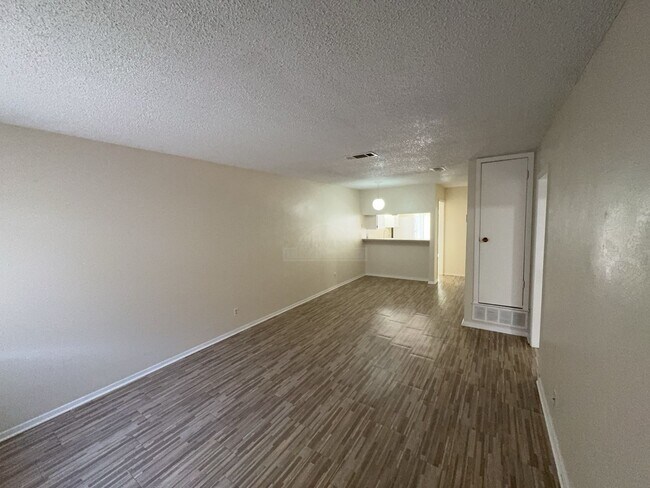 Building Photo - 1209 Wales Dr
