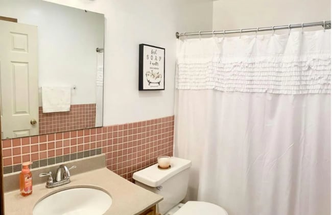 Building Photo - Beautiful 3 Bed 2 Bath Home Near Brittleba...