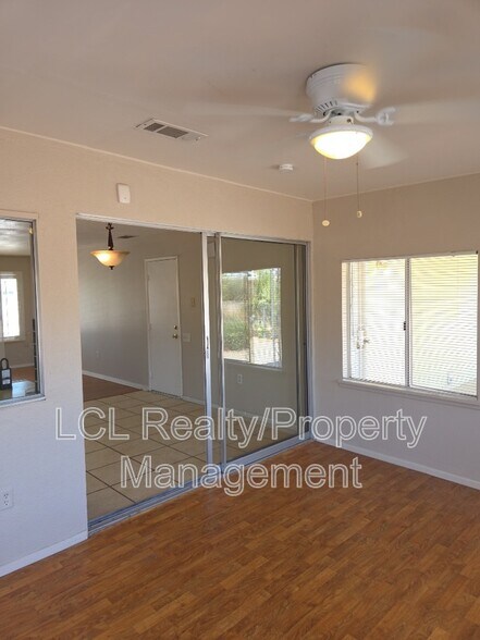 Building Photo - 26340 Harrisburg Dr
