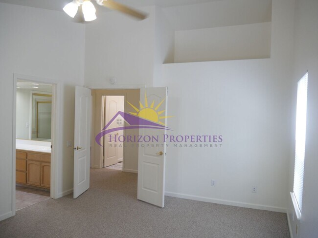Building Photo - Unique 3 Bed 2.5 Bath 1,971sqft Single Fam...