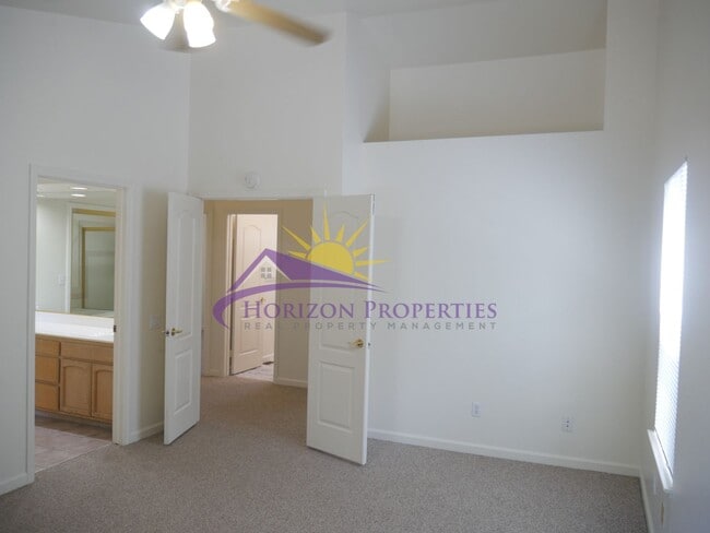 Building Photo - Unique 3 Bed 2.5 Bath 1,971sqft Single Family Home in Sacramento