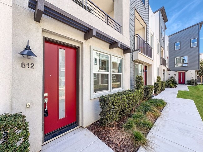 Primary Photo - Stunning Escondido 3BR/3.5BA Home Availabl...