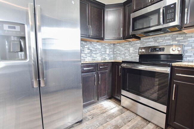 Building Photo - Pet Friendly Four Bedroom with Basement!